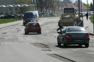 Nesutaria, kaip automobiliui atsiliepia didesnis greitis: kokios konkrečios dalys dėl to kenčia labiausiai