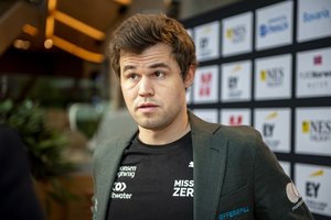 M. Carlsenas negins pasaulio šachmatų čempiono titulo