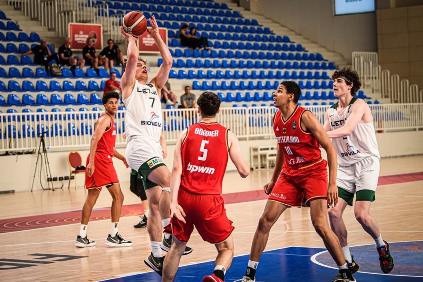  Antroje rungtynių pusėje pabudę Lietuvos 20-mečiai Europos krepšinio čempionato aštuntfinalyje įveikė vokiečius<br> FIBA nuotr.