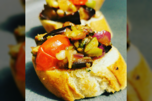 Tobulo skonio baklažanų užkandėlė: tiks ir laukiant svečių, ir vykstant į gamtą