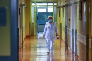 Neįtikėtinai stabilūs COVID-19 skaičiai: antrą parą iš eilės – 1111 naujų užsikrėtimų, mirė vienas žmogus