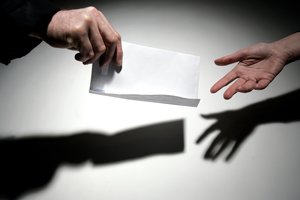 Buvęs Plungės ligoninės specialistas už kyšininkavimą nubaustas 7 tūkst. eurų bauda