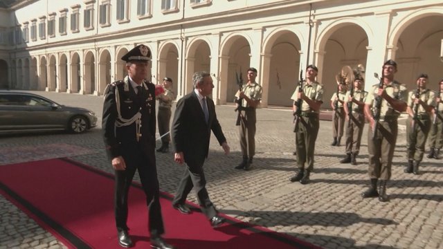 Pasaulinės politikos arenoje dar vienas atsistatydinimo pareiškimas: Italijos premjeras palieka postą