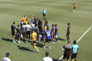 Anglijos ir Ispanijos klubų draugiškose rungtynėse – 4 raudonos kortelės