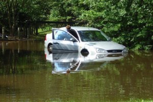 Australija sukūrė naują automobilių saugumo bandymą: iki šiol dar niekas automobilių taip netestavo