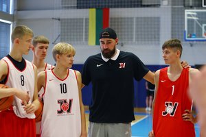 J. Valančiūnas – apie planą su D. Saboniu, rinktinės naujoką, L. Jamesą ir savo vaikus