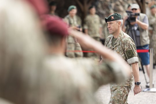 Naujasis Sausumos pajėgų vadas nerimauja dėl kariuomenės personalo kaitos