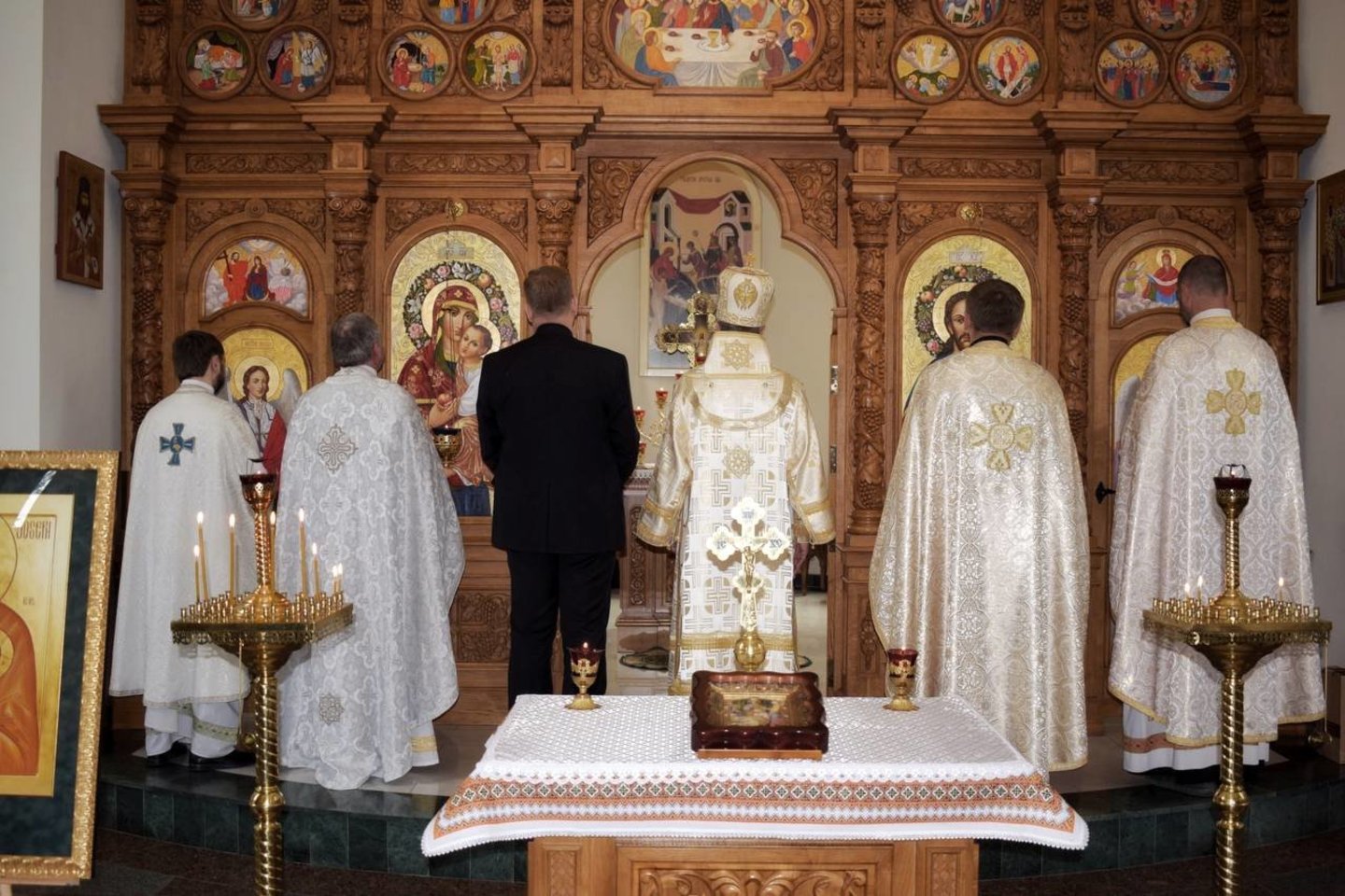  Arkivyskupas Gintaras Grušas lankėsi karo siaubiamoje Ukrainoje.<br> UGCC ir Ukrainos Caritas nuotr.