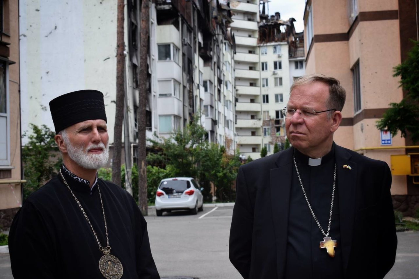  Arkivyskupas Gintaras Grušas lankėsi karo siaubiamoje Ukrainoje.<br> UGCC ir Ukrainos Caritas nuotr.