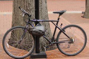 Kuria naujos kartos šalmus dviratininkams: viduje turės oro pagalvę