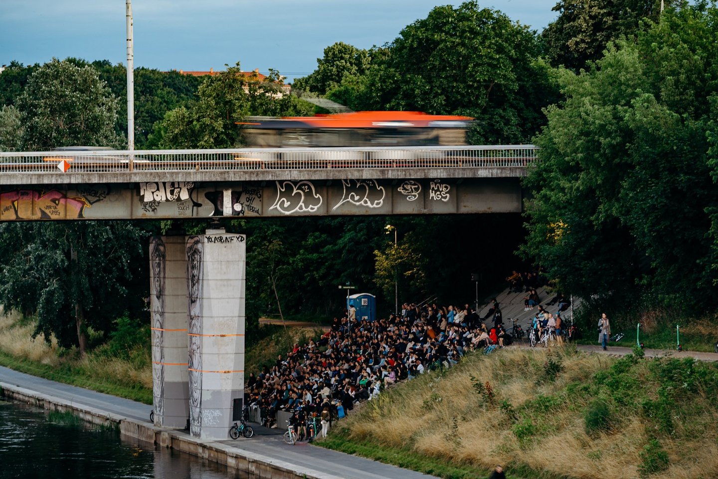 Po Liubarto tiltu Vilniuje – seansų ciklas „Gilios upės tyliai plaukia“.<br> M.Endriuškos nuotr.