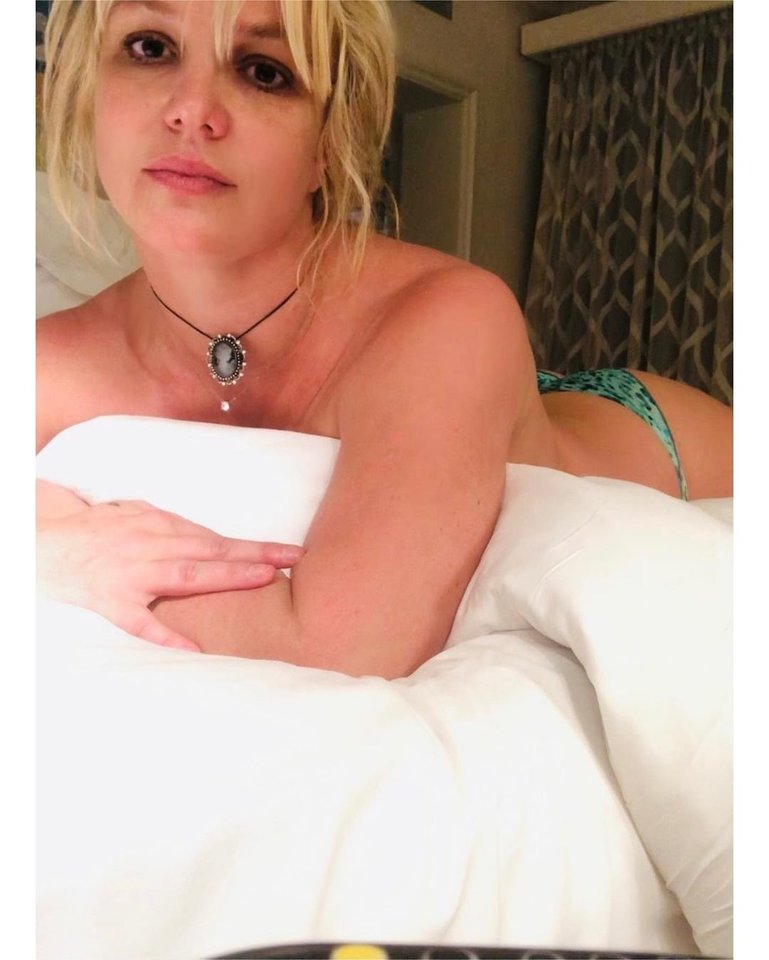  Britney Spears pasidalijo pikantiškais kadrais.<br> Instagramo nuotr.