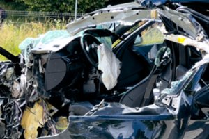 Ugniagesys gelbėtojas apie greičio viršytojų vadavimą po eismo įvykių: kraupūs vaizdai atmintyje išlieka visam gyvenimui 