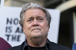 Buvęs D. Trumpo patarėjas S. Bannonas pripažintas kaltu dėl nepagarbos Kongresui