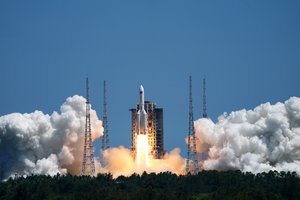 Kinijos raketa išgabeno antrą iš trijų modulių naujai kosminei stočiai