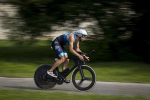 Atkakliame ir karštame Jonavos triatlone triumfavo G. Pajėda ir profesionalė iš Belgijos