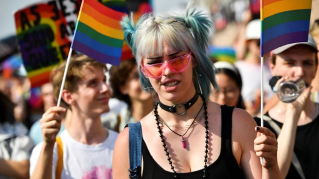 Įspūdingą LGBTQ paradą lydėjo šimtatūkstantinė minia: netrūko šėlsmo ir išskirtinių apdarų