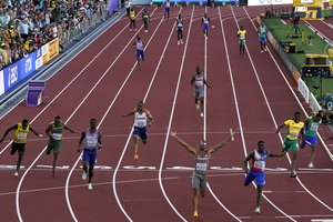 Lengvosios atletikos desertas – kvapą gniaužiančios 100 m estafetės ir Kanados akibrokštas