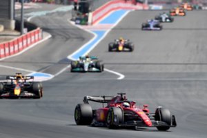 Pirmavęs ir bolidą sudaužęs Ch. Leclercas Prancūzijoje pergalę padovanojo čempionato lyderiui M. Verstappenui