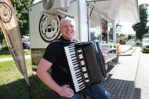 Akordeonistas verslą pradėjo su mokyklinukais sūnumis – investavę po 100 eurų po metų jau atsiėmė dividendus