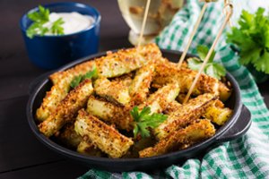 Traškios cukinijų lazdelės: užkandis, kurį norėsis kartoti visą vasarą