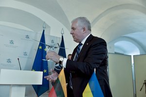 A. Anušauskas: jei galėčiau vėl į Ukrainą nuvežčiau piliečių dovanotą „Bayraktar“ droną