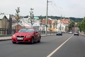 Vairuotojus ragina vengti važiuoti pro šią kelio atkarpą Kaune tamsiu paros metu – kitaip įstrigsite