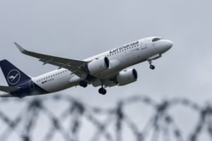 Karšta savaitė: artimiausiomis dienomis „Lufthansa“ atšauks virš 1 000 skrydžių