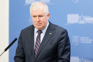 A. Anušauskas sako, kad Rusijos okupacinei kariuomenei žalą darančios raketų sistemos HIMARS 2025 m. turėtų pasiekti ir Lietuvą