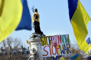 „Jie važiuoja į Luvrą, kai Ukrainoje miršta vaikai“: Estija imasi lyderystės ir siūlo uždrausti rusams išduoti vizas Bendrijos lygmeniu