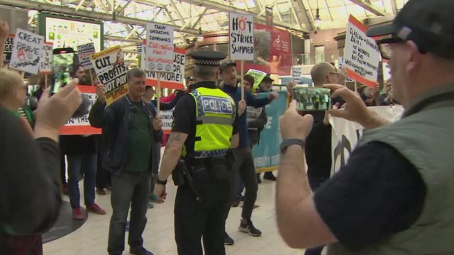 Praėjus mėnesiui – dar vienas geležinkelio darbuotojų streikas JK: kursavo vos vienas iš penkių traukinių