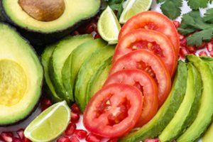 Pomidorus valgykite su avokadais arba brokoliais – organizmas jums padėkos