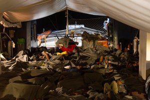 Migrantų stovykla Lampedūzoje vėl perpildyta