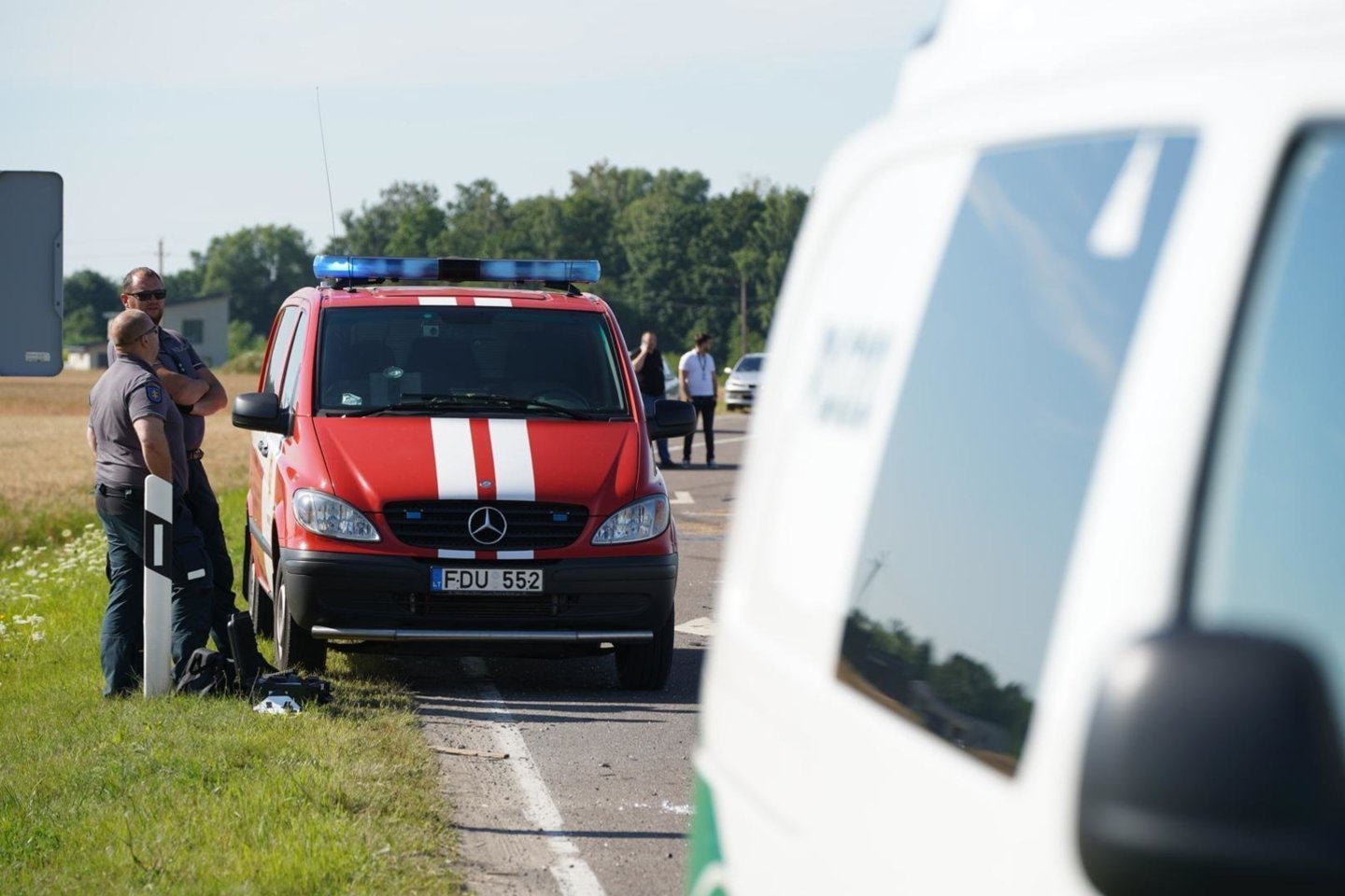 Per automobilių avariją šalia Panevėžio vienas žmogus žuvo, du buvo sužeisti.<br>E.Laužadžio nuotr.