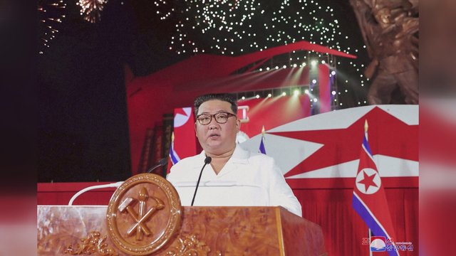 Kim Jong Uno pareiškimas JAV ir Pietų Korėjai: Šiaurės Korėja pasirengusi mobilizuoti branduolinius ginklus