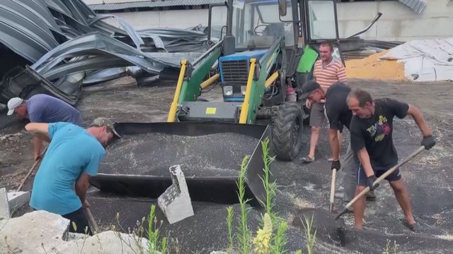 Rusija smogė į Ukrainos žemės ūkio bendrovę: darbuotojai jau kelias dienas atrenka grūdus nuo šiukšlių
