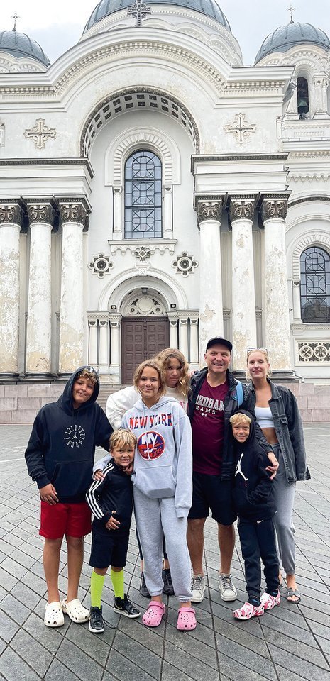 Olimpinis čempionas D.Kasparaitis šiemet atvyko į Lietuvą su savo šešiais vaikais.<br> V.Ščiavinsko ir asmeninio archyvo nuotr.