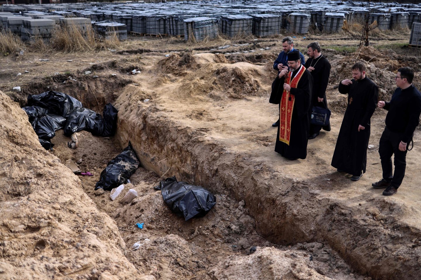 Masinė kapavietė Bučoje. Karas Ukrainoje.<br>AFP/Scanpix nuotr.
