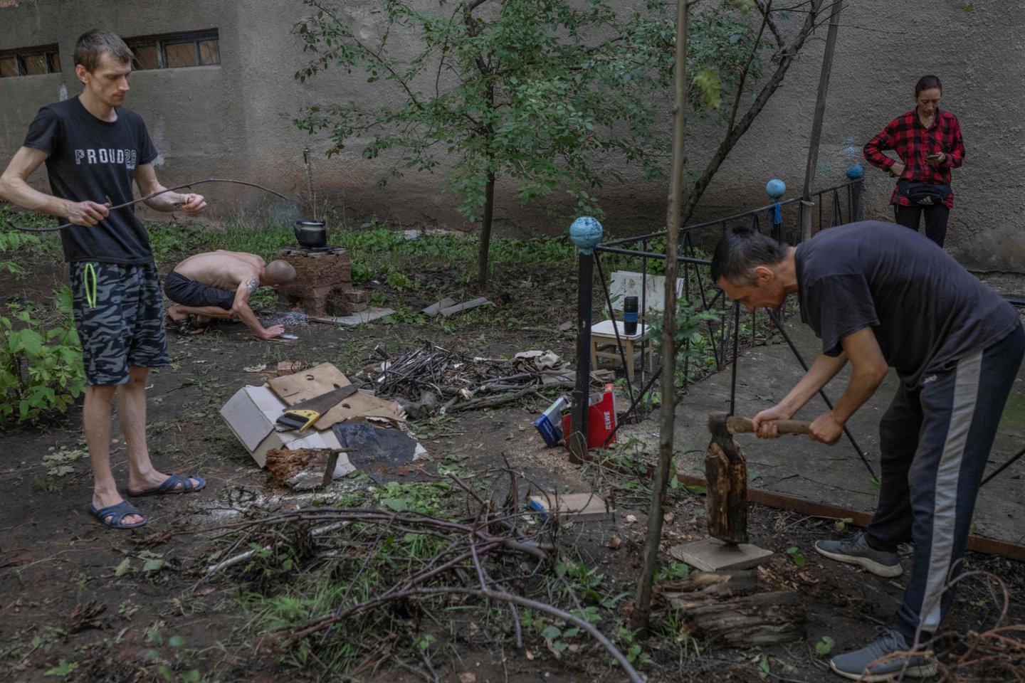Karas Ukrainoje. Bachmuto gyventojai.<br>AFP/Scanpix nuotr.