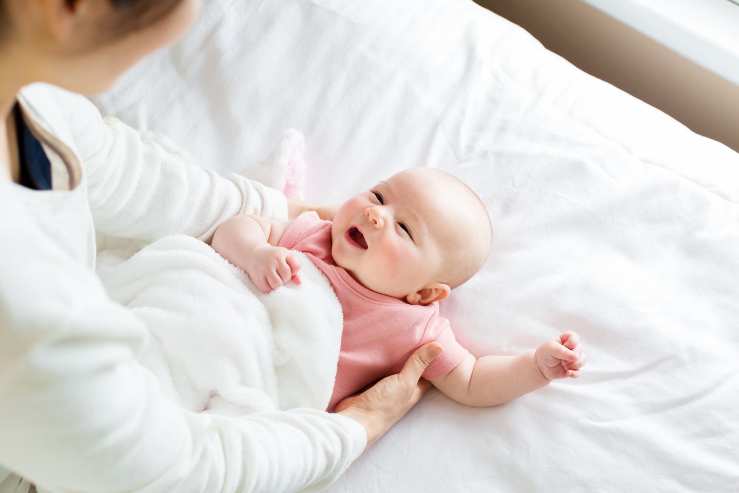 3–5 mėnesių kūdikiai gali susikalbėti – jų nesuprantami garsai, kuriuos jie skleidžia prieš išmokdami kalbėti, gali paveikti aplinkinius žmones.<br>123rf nuotr.