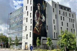 Ant Maskvos namų Vilniuje per dieną nupieštas tautiškas ukrainietės portretas