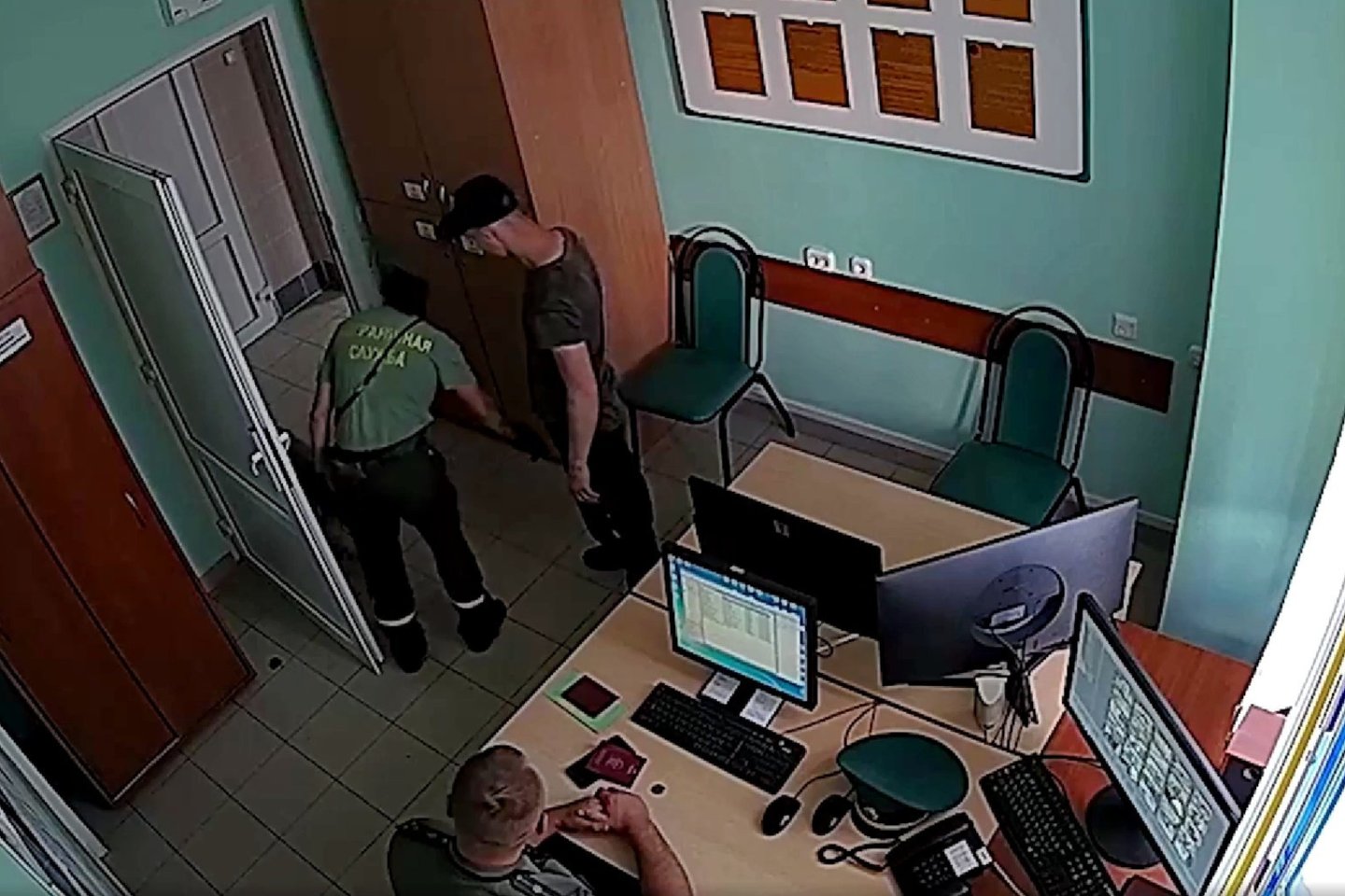  Baltarusiai pasienyje sulaikė lietuvį ir apkaltino jį narkotikų kontrabanda.<br> Stop kadras iš vaizdo medžiagos