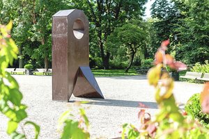 Bernardinų sodą jau saugo žinomo skulptoriaus „Sargybiniai“