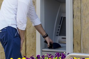 Pajūryje siautėjo nusikaltėliai: vienam vyrui ištuštino banko sąskaitą, o kitam – sugadino atostogas Nidoje