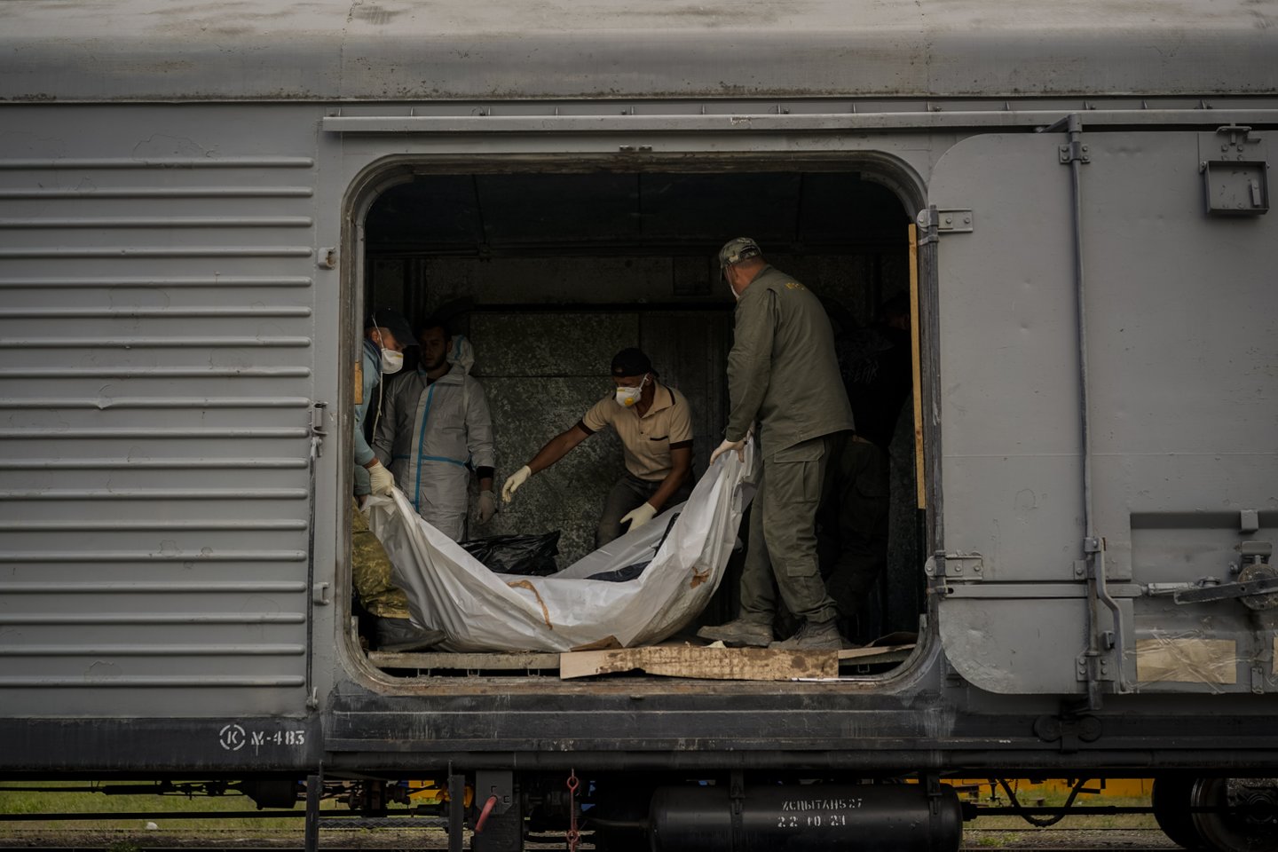  Karas Ukrainoje. Negyvi Rusijos kareiviai.<br> AP/Scanpix nuotr.