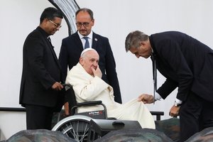 Popiežius Pranciškus ir toliau neatmeta galimybės atsistatydinti