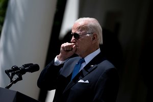 J. Bideno COVID-19 testas – vėl teigiamas