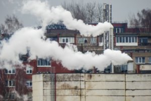 Ekspertai ir dalis politikų įžvelgia žalą aplinkai ir sveikatai naudojant mazutą šildymui 