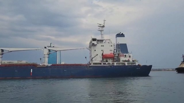 Išplaukė pirmasis Ukrainos eksportuojamų grūdų prikrautas laivas: jame net 26 tūkst. tonų kukurūzų