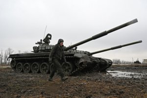 Nurodė priežastis, kodėl rusai viduryje mūšio lauko taip dažnai meta ir palieka tankus „T-72B3“